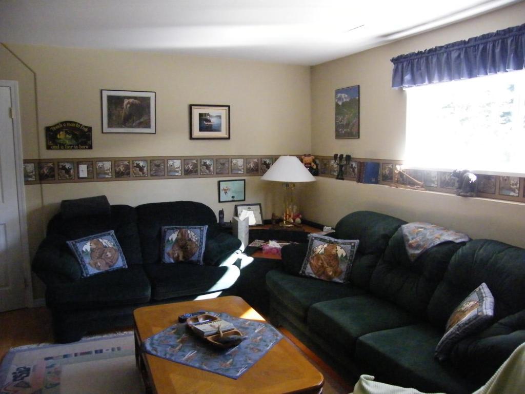 Silvern Lake Trail Bed And Breakfast Smithers Bagian luar foto
