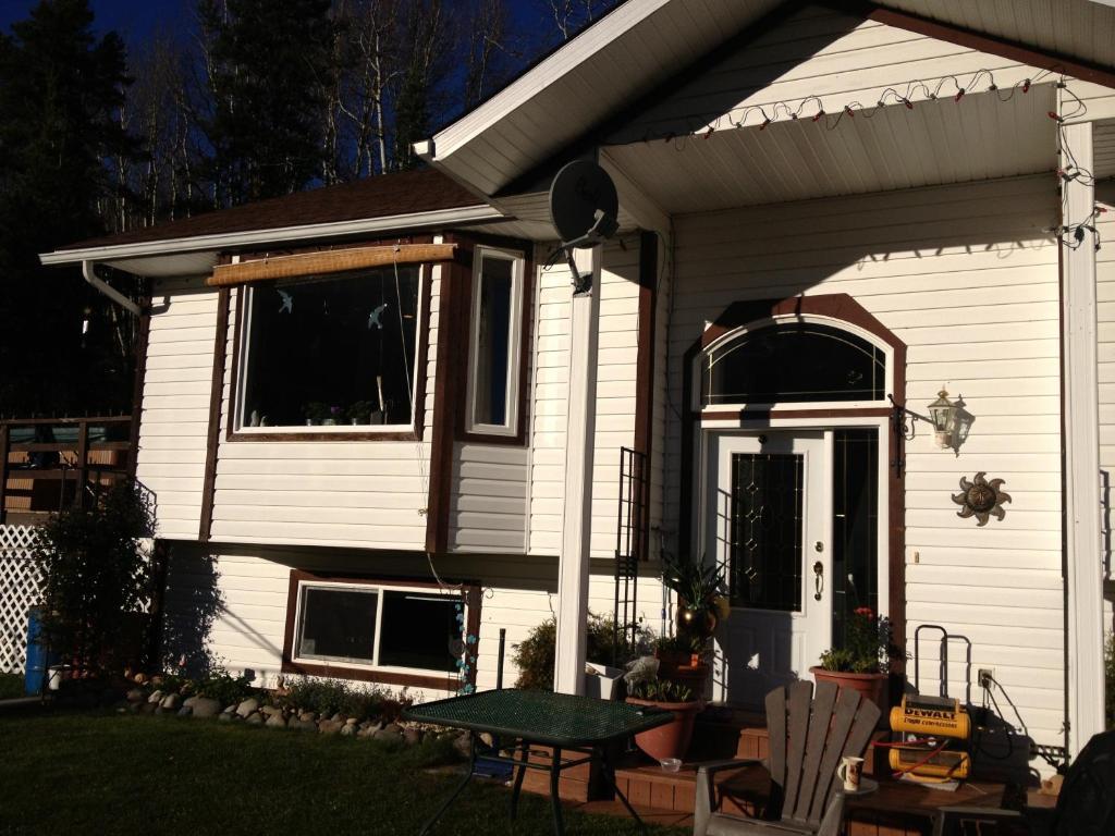 Silvern Lake Trail Bed And Breakfast Smithers Bagian luar foto