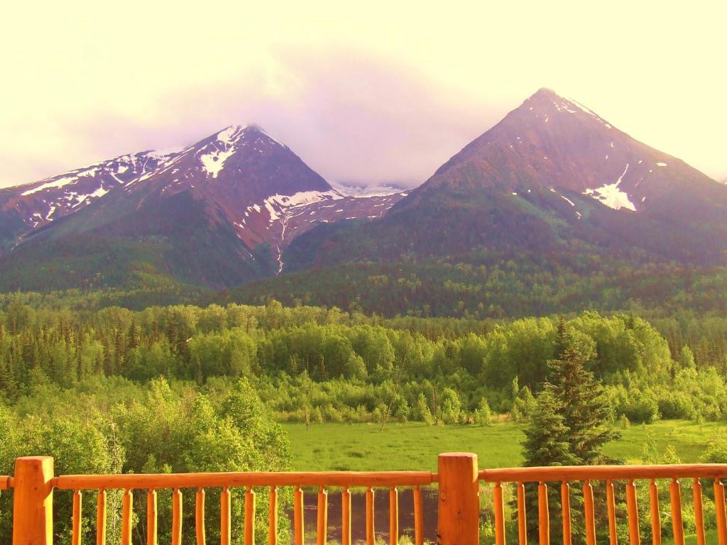 Silvern Lake Trail Bed And Breakfast Smithers Bagian luar foto