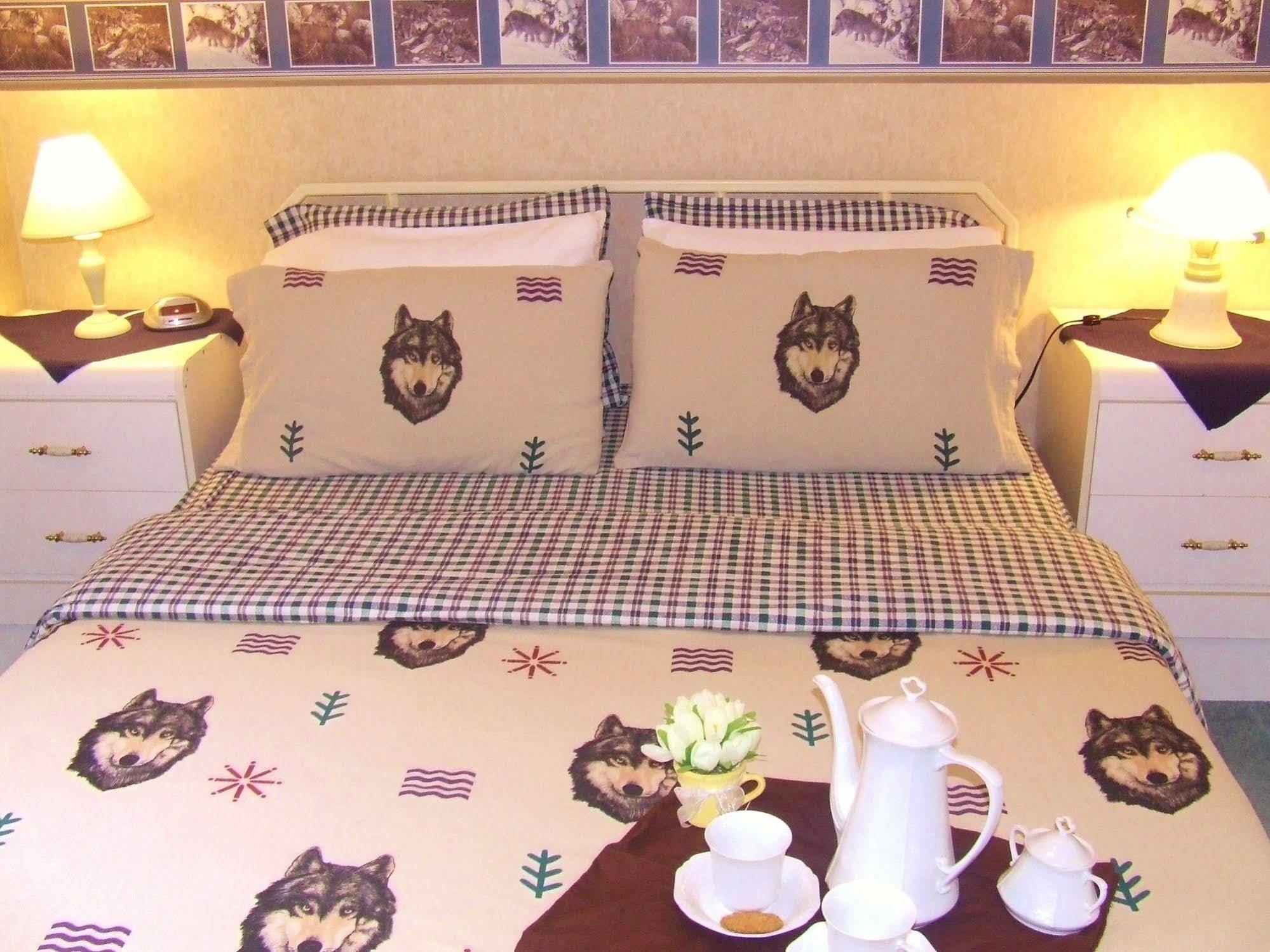 Silvern Lake Trail Bed And Breakfast Smithers Bagian luar foto