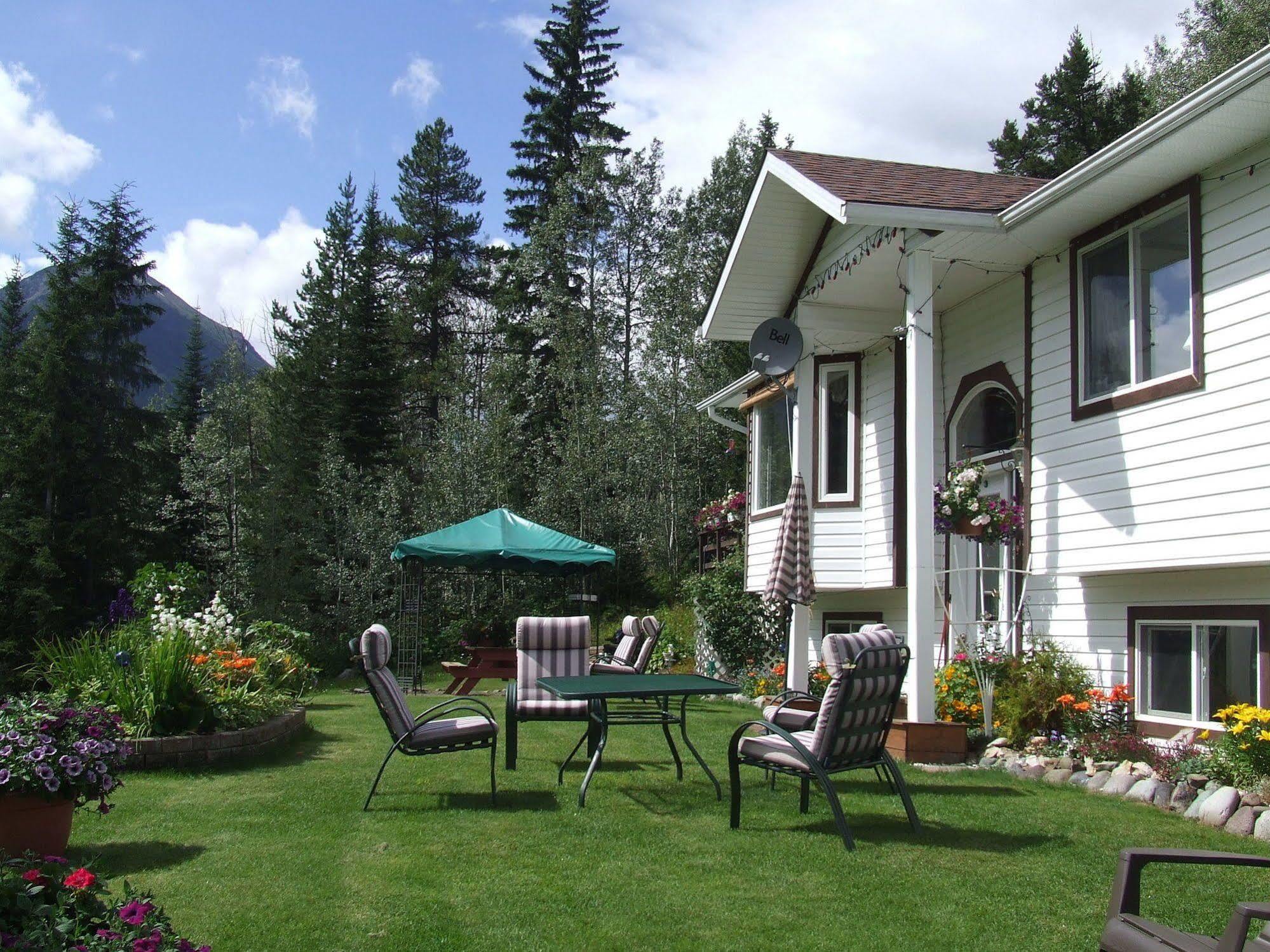 Silvern Lake Trail Bed And Breakfast Smithers Bagian luar foto